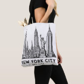 NYC Skyline Illustration with Statue of Liberty Tasche (Von Nahem)