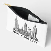 NYC Skyline Illustration with Statue of Liberty Zubehörtasche (Offen)