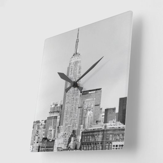 NYC Skyline IV Quadratische Wanduhr (Winkel)