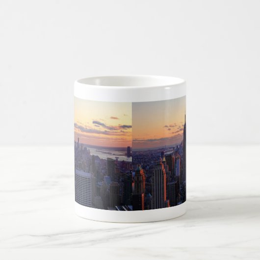 NYC Skyline kurz vor Sonnenuntergang Kaffeetasse (Mittel)