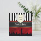 NYC Skyline Sil Red Sky Blk Wht Stripe H Sweet 16 Einladung (Stehend Vorderseite)