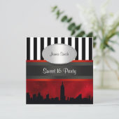 NYC Skyline Sil Red Sky Blk Wht Stripe P Sweet 16 Einladung (Stehend Vorderseite)