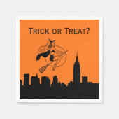 NYC Skyline Silhouette Halloween Cheeky Hexe Serviette (Vorderseite)