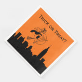 NYC Skyline Silhouette Halloween Cheeky Hexe Serviette (Ecke)
