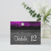 NYC Skyline Silhouette Moon Lila Tischnummer (Stehend Vorderseite)