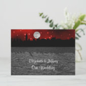 NYC Skyline Silhouette Moon Red Wedding Einladung (Stehend Vorderseite)