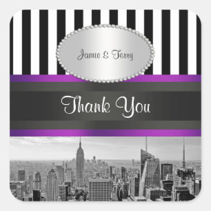 NYC Skyline SW ESB Blk Wht Strp Purpl P Favor Tags Quadratischer Aufkleber