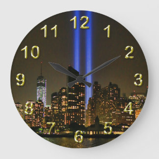 NYC Skyline: WTC  9/11 Tribute In Light 2013 #1 Große Wanduhr