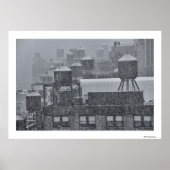 NYC Wassertürme während des Schneesturms im Oktobe Poster (Vorne)