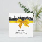 NYC Wide Skyline Etch BW Yellow Birthday Pty SQ Einladung (Stehend Vorderseite)