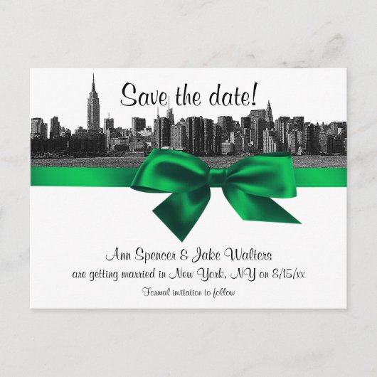 NYC Wide Skyline Etched BW Green Save the Date Ankündigungspostkarte (Vorderseite)