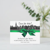 NYC Wide Skyline Etched BW Green Save the Date Ankündigungspostkarte (Stehend Vorderseite)