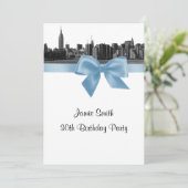 NYC Wide Skyline Etched BW Lt Blue Birthday Party Einladung (Stehend Vorderseite)