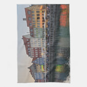 NYHAVN ENTERTAINMENT DISTRICT Copenhagen Dänemark Geschirrtuch (Vertikal)