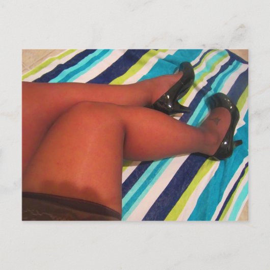 Nylon-Oberschenkel in Shiny Pumps Schuhe Postkarte (Vorderseite)