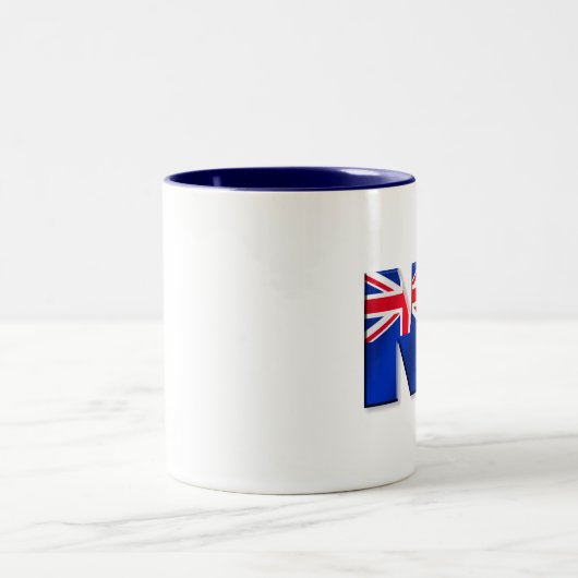 NZ Logoflagge von Neuseeland Zweifarbige Tasse (Mittel)