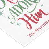 O Lass uns Adore Ihm Red Green Mittelgroßer Tischläufer (Ecke)