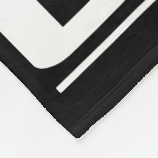 O Ryu Girl Präzision und Stil in Karate Design! Fleecedecke (Ecke)