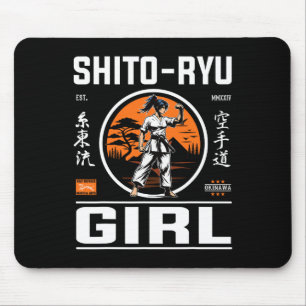 O Ryu Girl Präzision und Stil in Karate Design! Mousepad