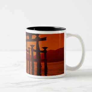 O-Torii Gate, Itsukushima-Schrein, Miyajima Zweifarbige Tasse