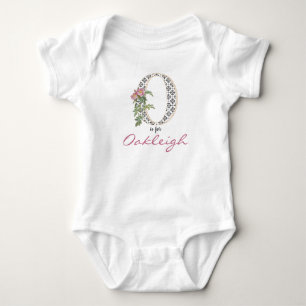Oakleigh Name Reveal Floral Letter O Girl Blume Baby Strampler