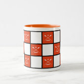 Oar inspirierend orangefarbene Quadrate Zweifarbige Tasse (Mittel)