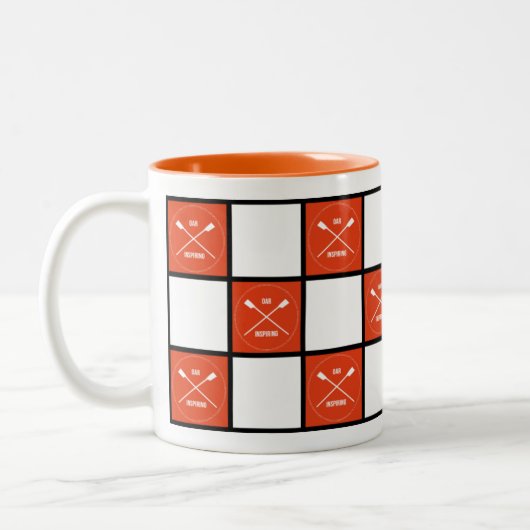 Oar inspirierend orangefarbene Quadrate Zweifarbige Tasse (Links)