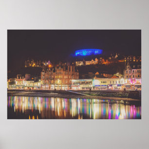 Oban Harbour bei Nacht Poster