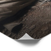 Obdachloser Mann, der im aufgegebenen Gebäude napp Poster (Ecke)