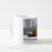 Obdachloser Mann mit Hilfesignal Stadtarmut Kaffeetasse (Vorderseite Links)
