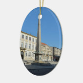 Obelisk von Arles in Frances Keramik Ornament (Links)
