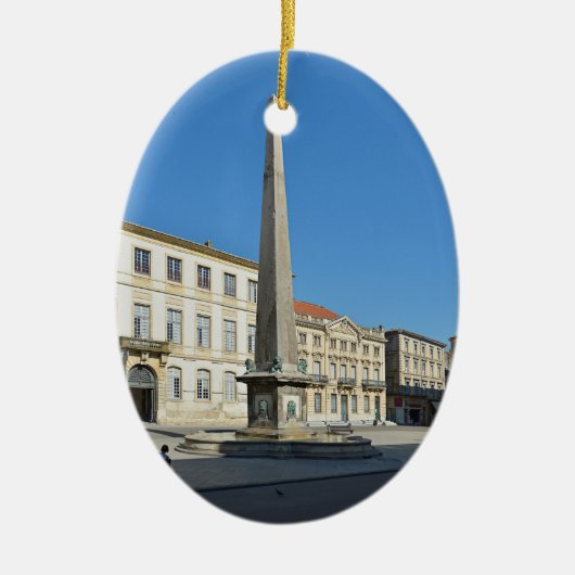 Obelisk von Arles in Frances Keramik Ornament (Vorne)