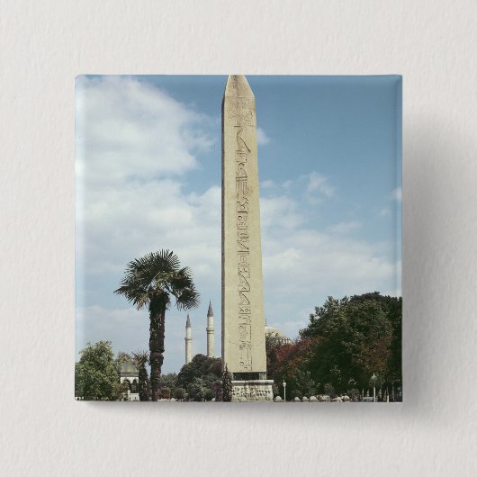Obelisk von Theodosius I, mit einer römischen Button (Vorderseite)