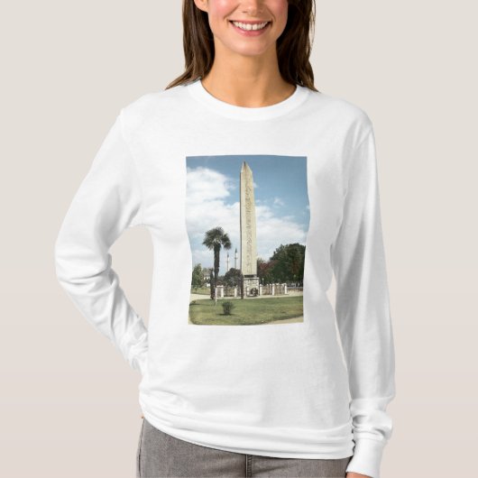 Obelisk von Theodosius I, mit einer römischen T-Shirt (Vorderseite)