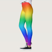 Oben mit Regenbogenrot, lila unten Leggings (Links)