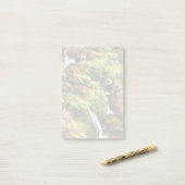 Oben und unten post-it klebezettel (Auf Schreibtisch)