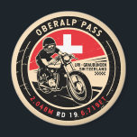 Oberalp Pass | Schweiz | Motorrad Magnet<br><div class="desc">Der Oberalp Pass wurde in einem Vintagen,  bedrückten Stilemblem gemacht. Es ist ein berühmter Hochgebirgspass,  der in der Schweiz gefunden wurde.</div>