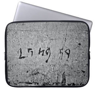 Oberfläche aus schwarzem und grauem Beton Laptopschutzhülle