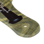 Oboe auf gewelltem grünem gestreiftem Hintergrund Schneidebrett (Ecke)