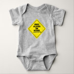 Oboe Player an Bord Funny Oboist Baby Strampler<br><div class="desc">Dieser lustige Oboe-Spieler an Bord ist perfekt für jeden Oboisten,  Jung und Alt. Ein großartiges Design,  dass jeder Oboe-Spieler lächeln und Liebe. Ich würde ein großartiges Geschenk für jeden Oboe-Spieler,  Musiklehrer,  besten Freund oder Musiker machen. Für mehr großartige oboe Designs Karo aus der Erholung unseres Shops!</div>