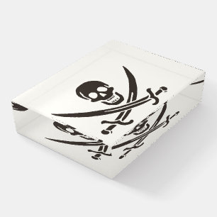 Obsidian Skull Schwerter Pirate Flag Calico Jack Briefbeschwerer