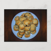 Obst-Scones auf Holz serviert Postkarte (Vorderseite)