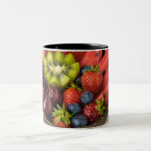 Obst und Gemüse in Farbe Zweifarbige Tasse (Mittel)