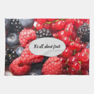 Obstrote schwarze Beeren mit anpassbarem Text Geschirrtuch