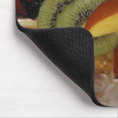 Obstsalat mit Eiscreme. Mousepad (Ecke)