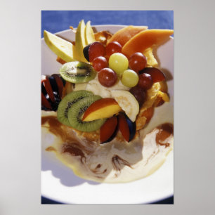 Obstsalat mit Eiscreme. Poster