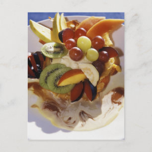 Obstsalat mit Eiscreme. Postkarte