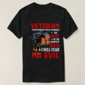 Obwohl ich durch den Veteranen des Militärs gehe 2 T-Shirt (Design vorne)