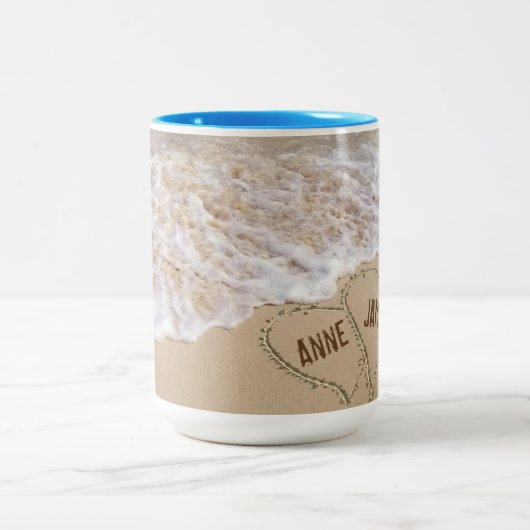Ocean Beach Hearts mit Namen Zweifarbige Tasse (Mittel)