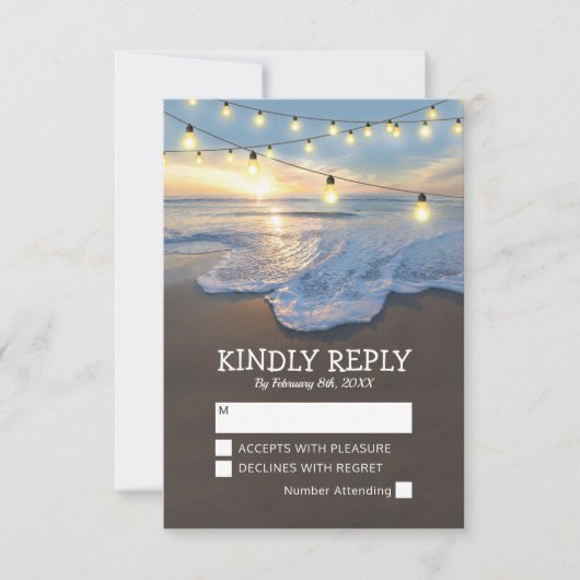 Ocean Beach String Lights Wedding RSVP (Vorderseite)